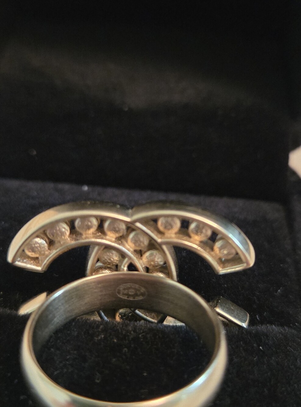 Authentic CHANEL Gold Tone CC Pearl And Crystal  Ring - Picture 8 of 12